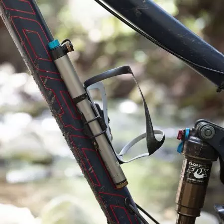 Koszyk na bidon Blackburn side entry lewy szary - BBN-7102893